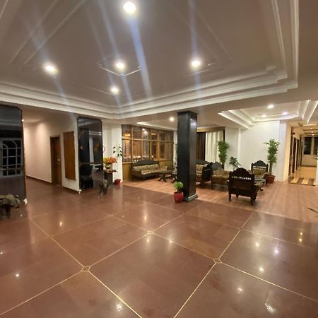 Grand Him Queen Ac Centralized Dharamshala Extérieur photo