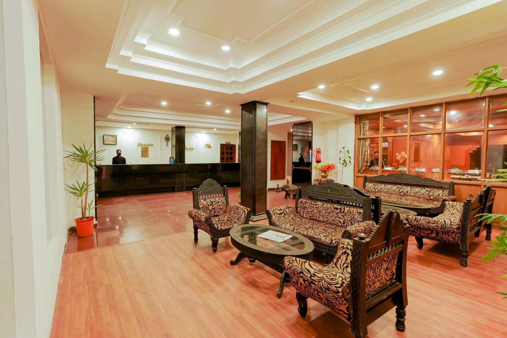 Grand Him Queen Ac Centralized Dharamshala Extérieur photo