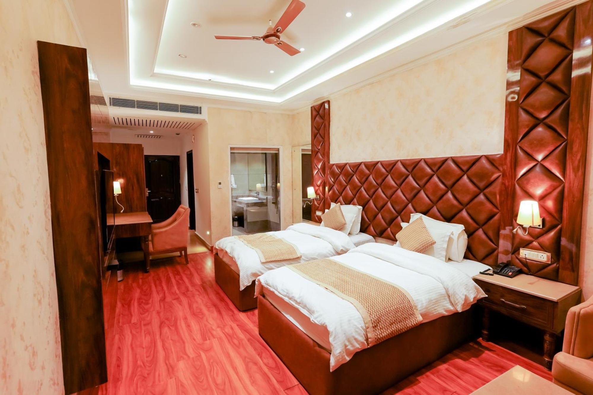 Grand Him Queen Ac Centralized Dharamshala Extérieur photo