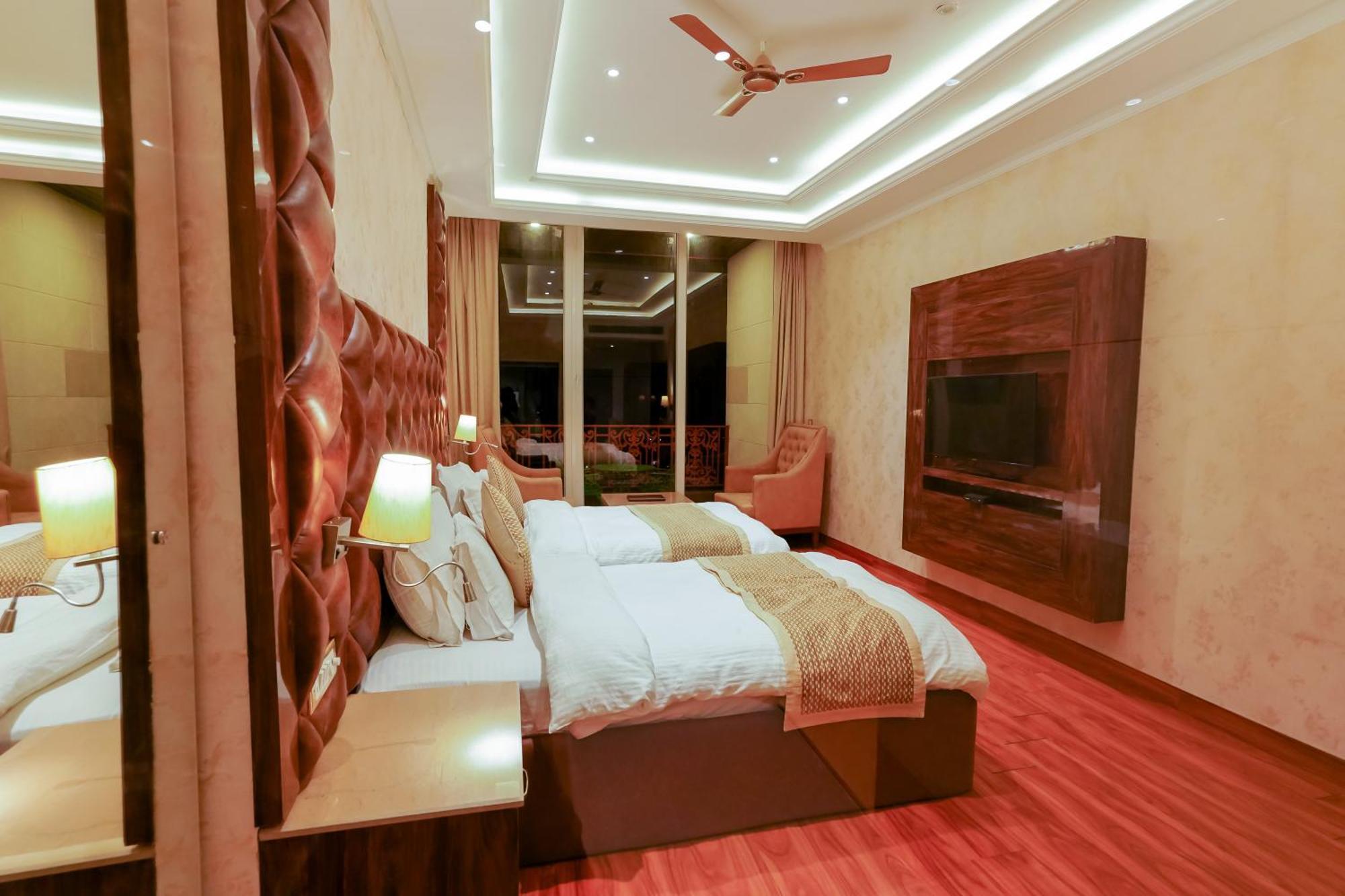 Grand Him Queen Ac Centralized Dharamshala Extérieur photo