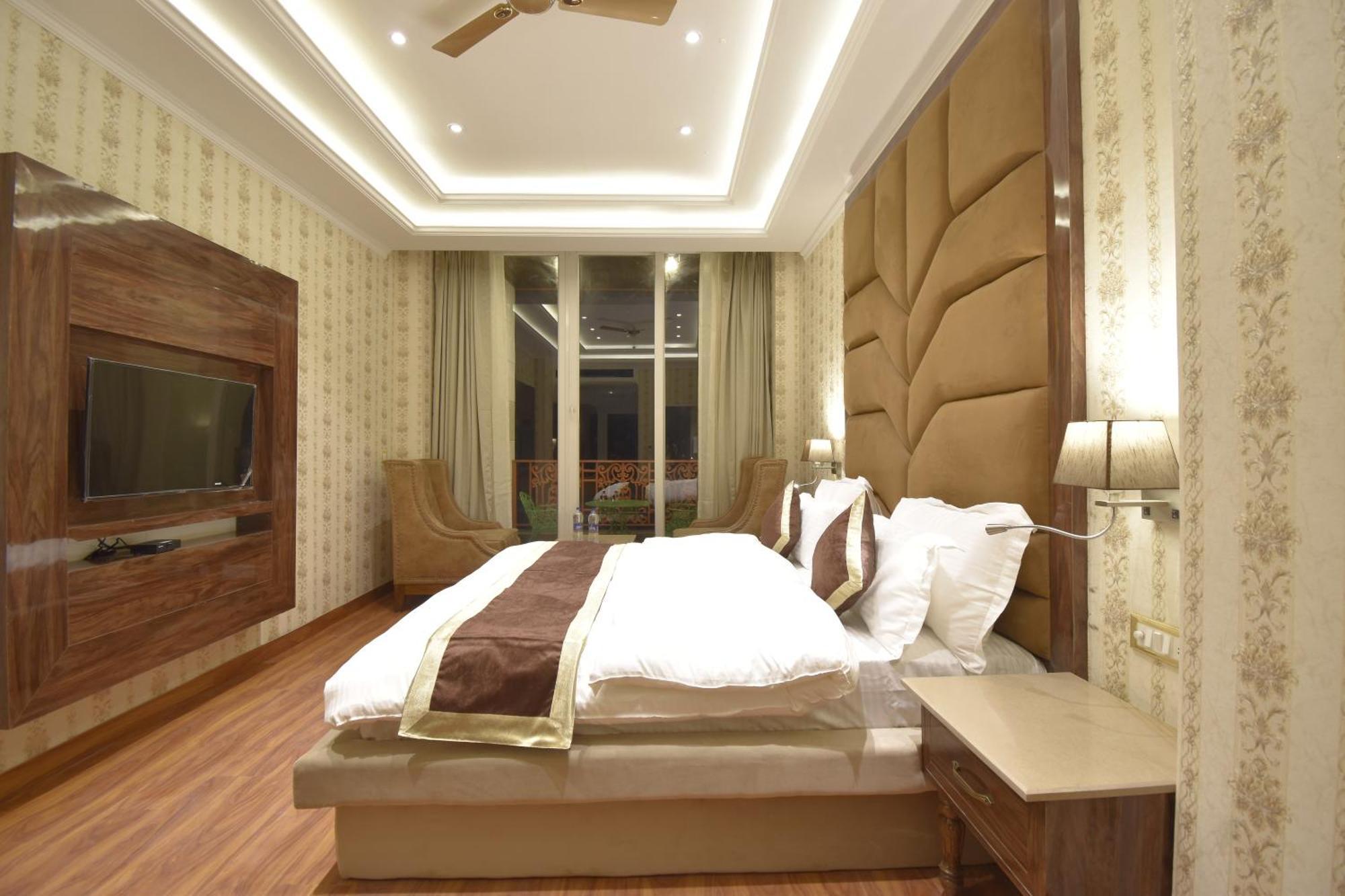 Grand Him Queen Ac Centralized Dharamshala Extérieur photo