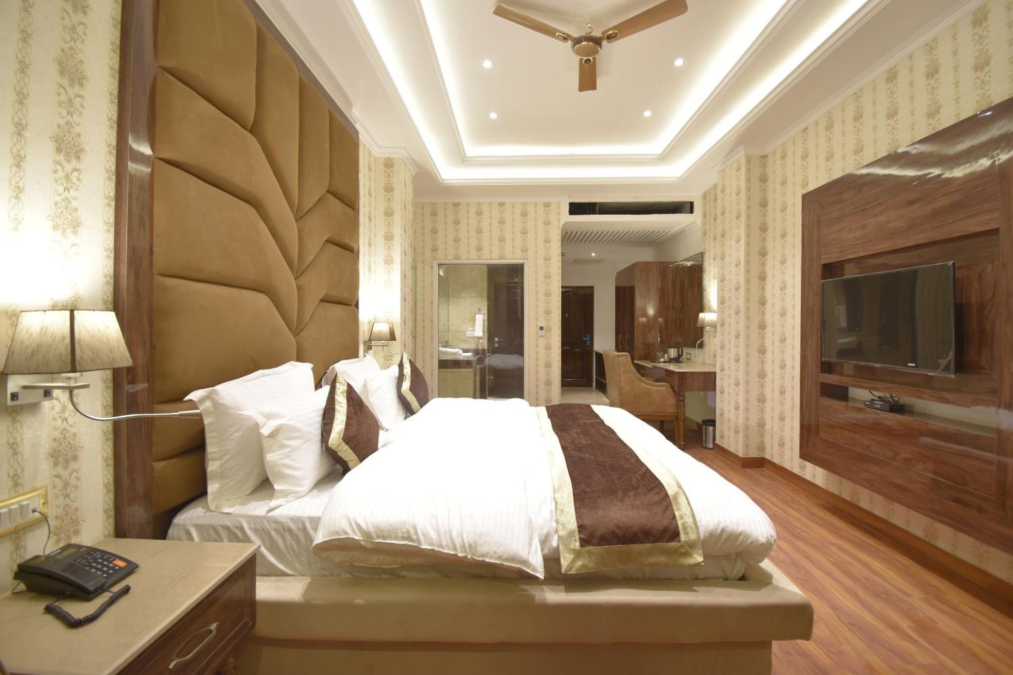 Grand Him Queen Ac Centralized Dharamshala Extérieur photo