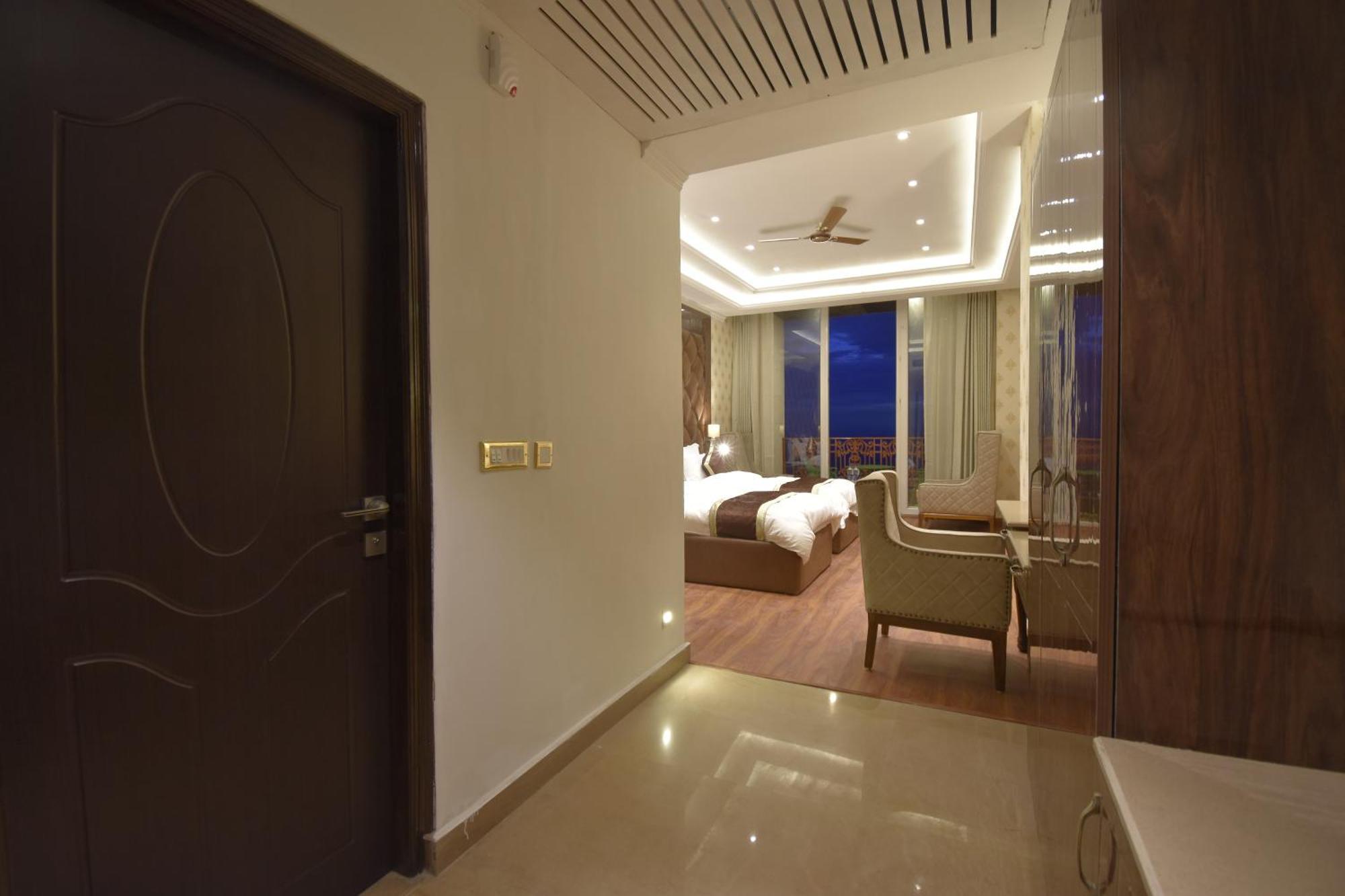 Grand Him Queen Ac Centralized Dharamshala Extérieur photo