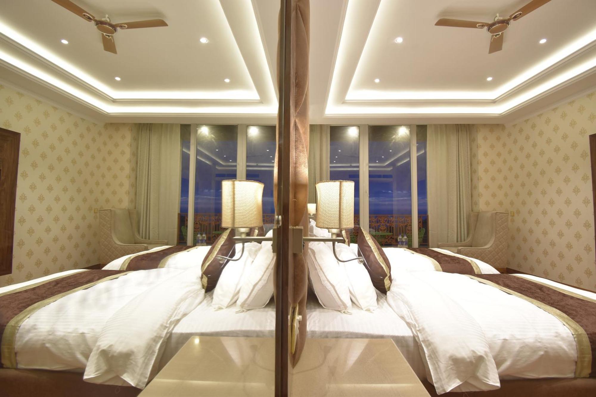 Grand Him Queen Ac Centralized Dharamshala Extérieur photo