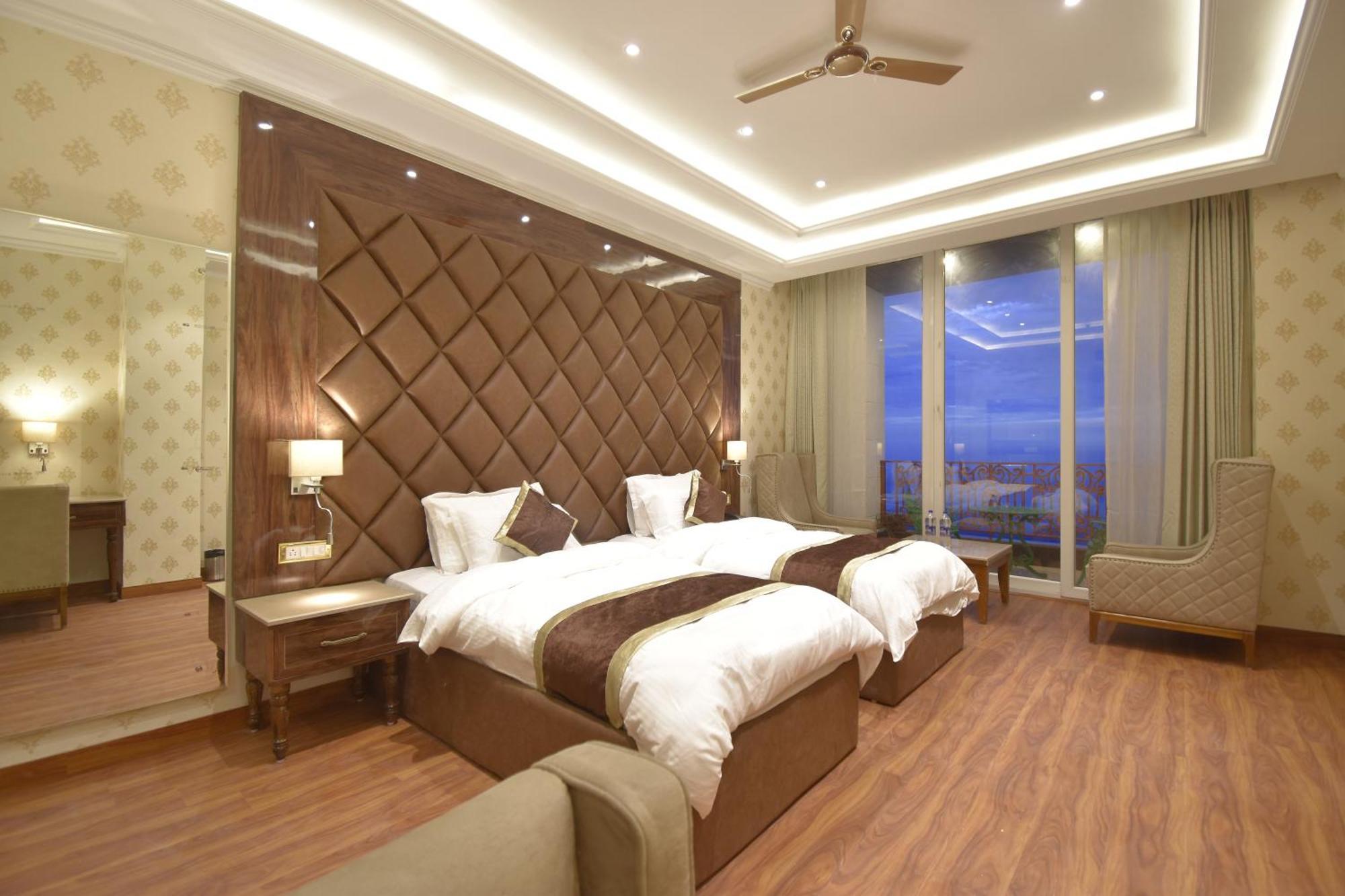 Grand Him Queen Ac Centralized Dharamshala Extérieur photo