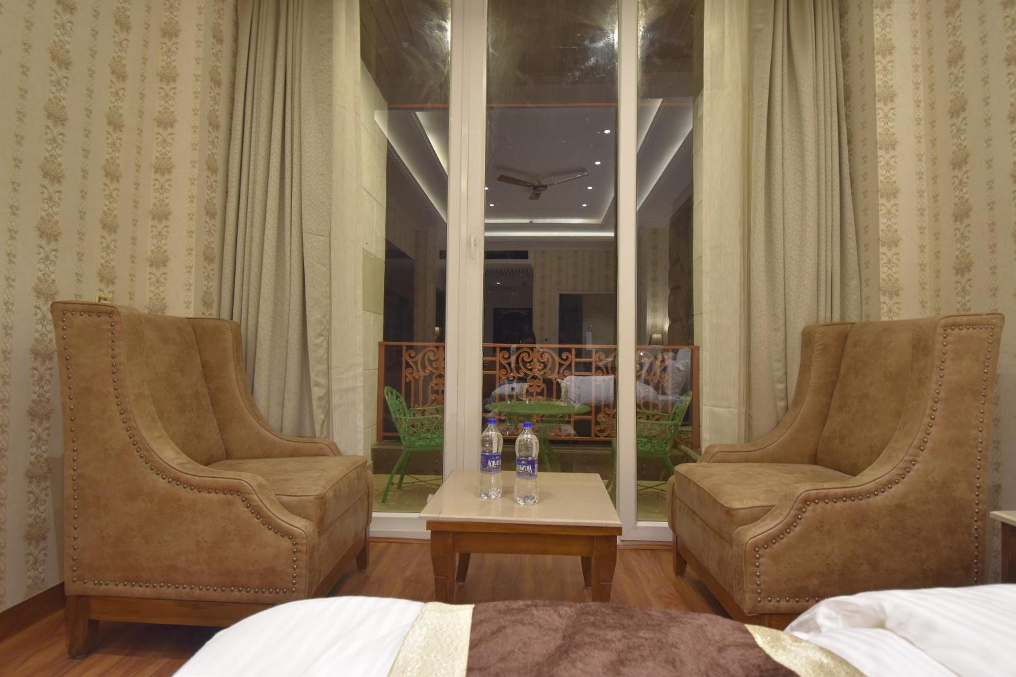 Grand Him Queen Ac Centralized Dharamshala Extérieur photo